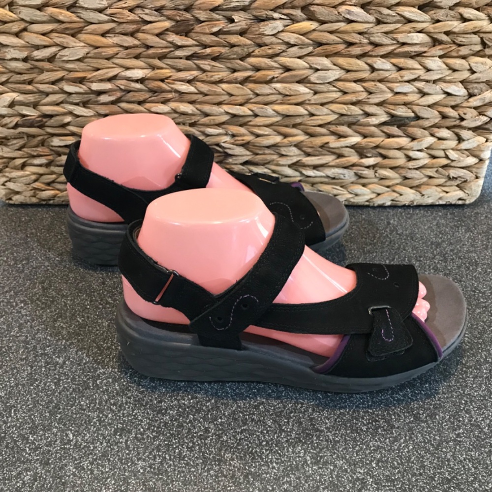 Cobb Hill New Balance Fresh Foam Leather Sandals - Picture 13 of 15
